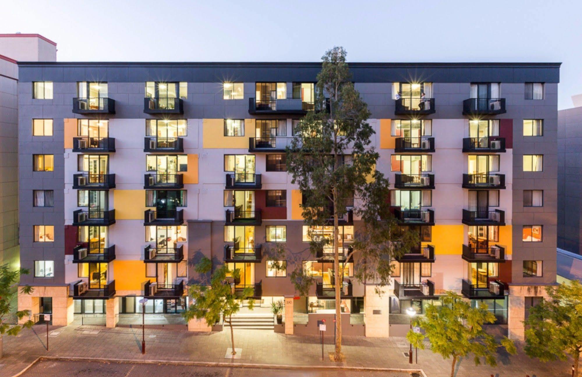 Mont Clare Boutique Apartments Perth Exterior foto